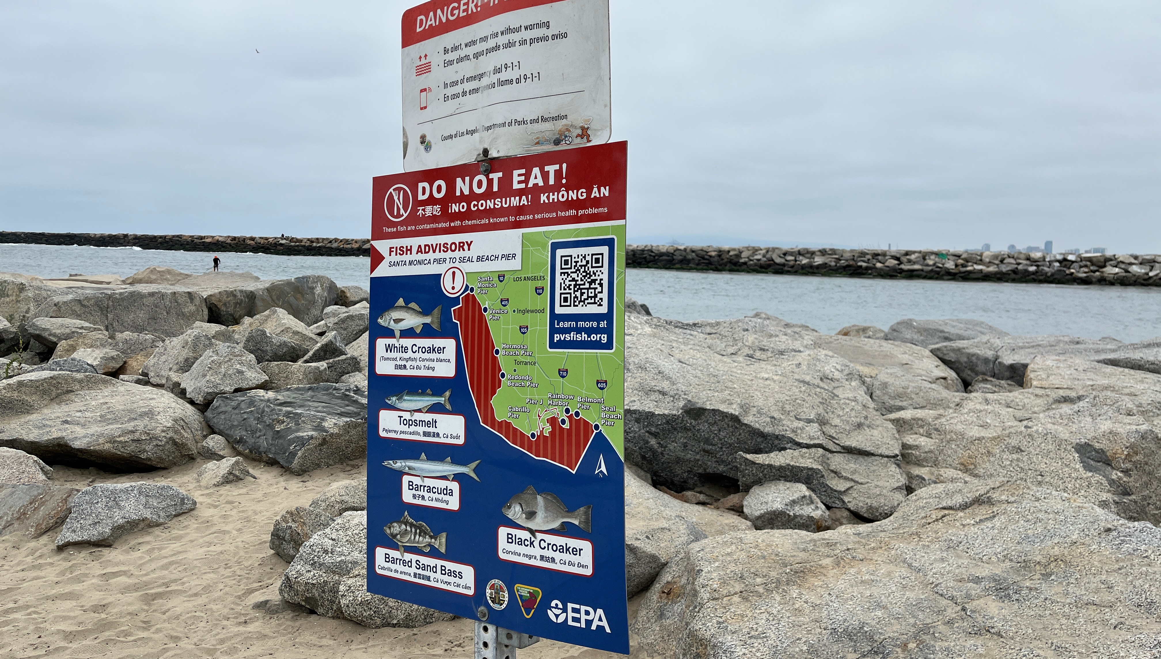 Pier safety sign
